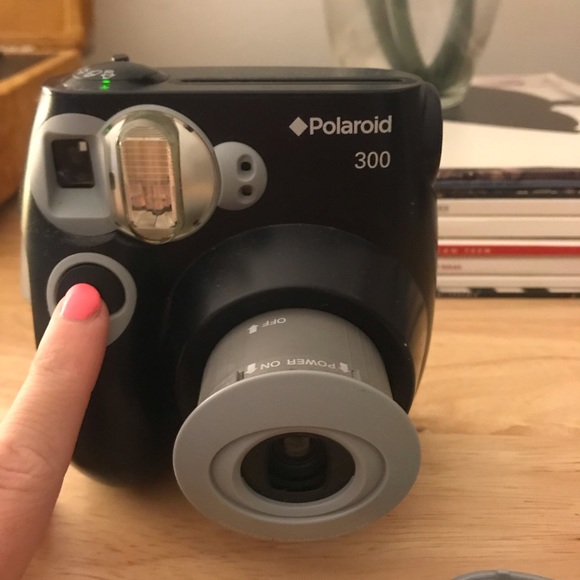 SOLD Polaroid-Pic 300 - Picture 5 of 6